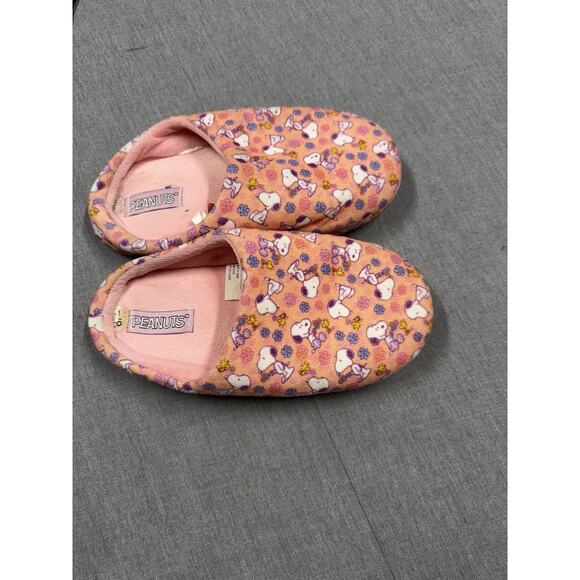 Peanuts Women Pink Slippers Size 7/8 Snoopy - Picture 2 of 4